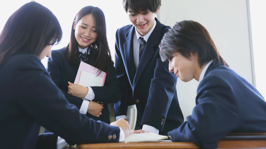 2_No4_前向きに学ぶ高校生.png